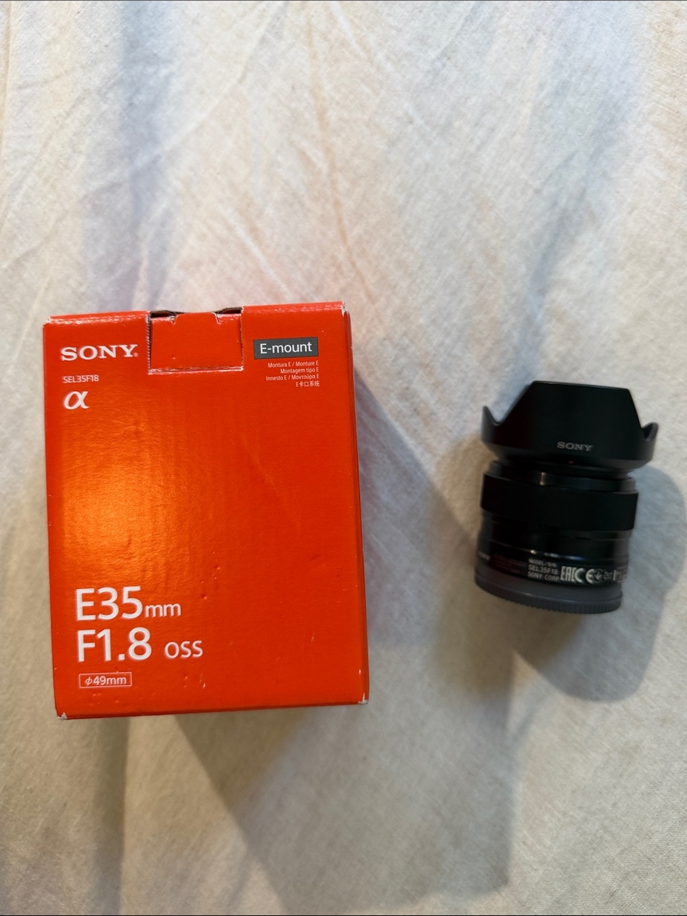 Sony E35mm F1.8 OSS Prime Lens with Box